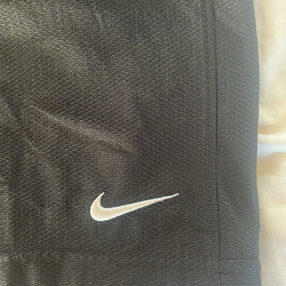 Nike - Picture 2 of 4